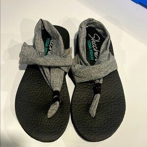 Sketchers Yoga Foam Sandals